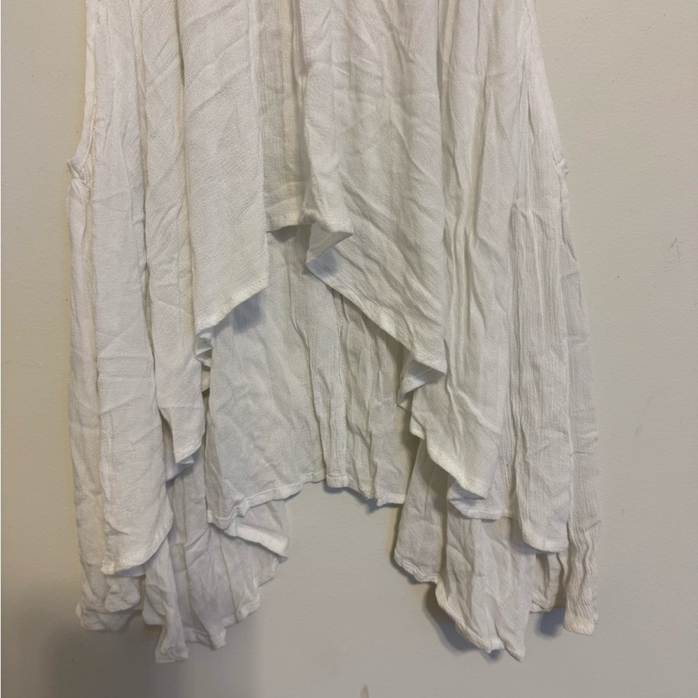 2/$30 Freeway - White Sleeveless Blouse with Black Trim – Size S - Picture 4 of 8
